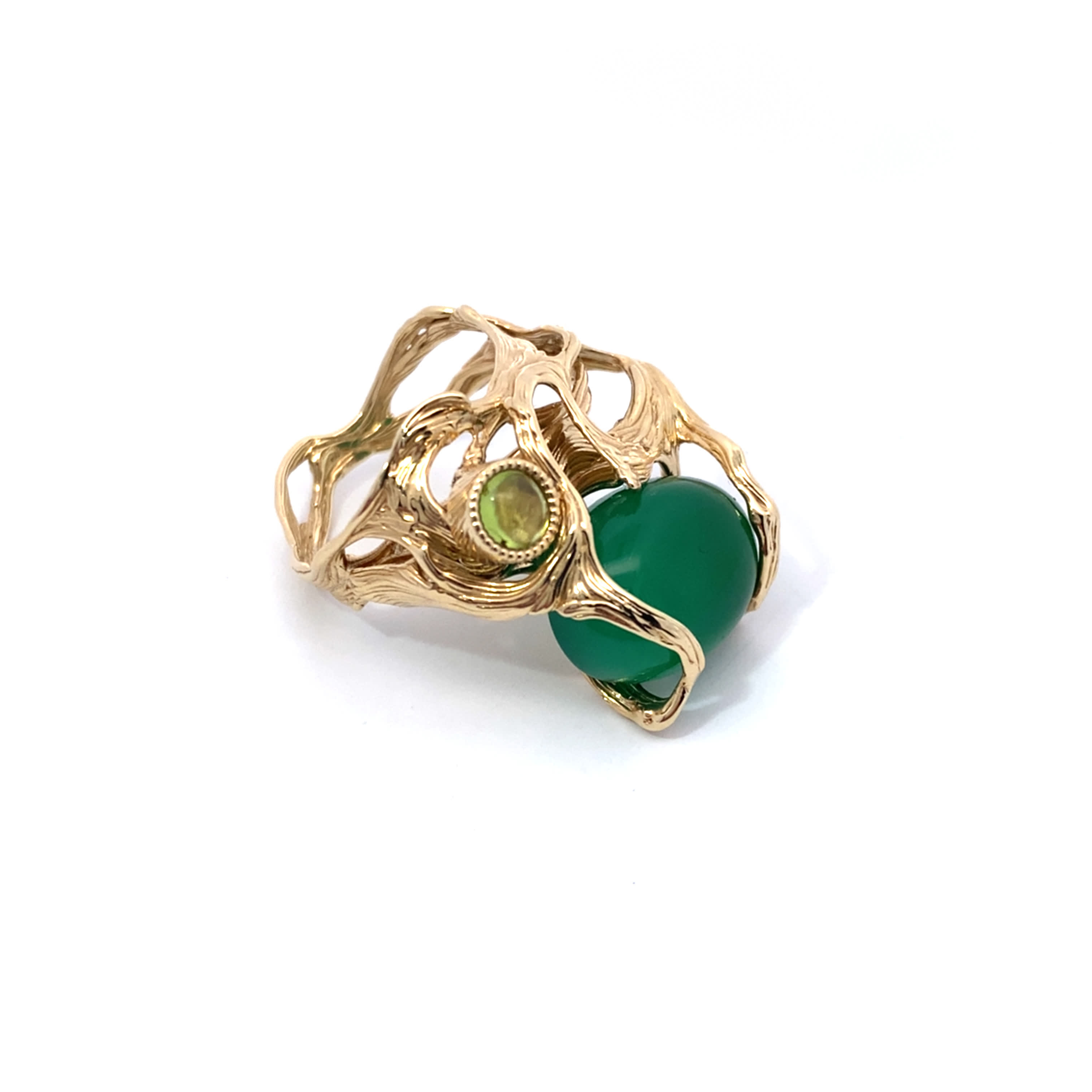 Pierścionek z żółtego złota z okrągłym kaboszonem jadeitu