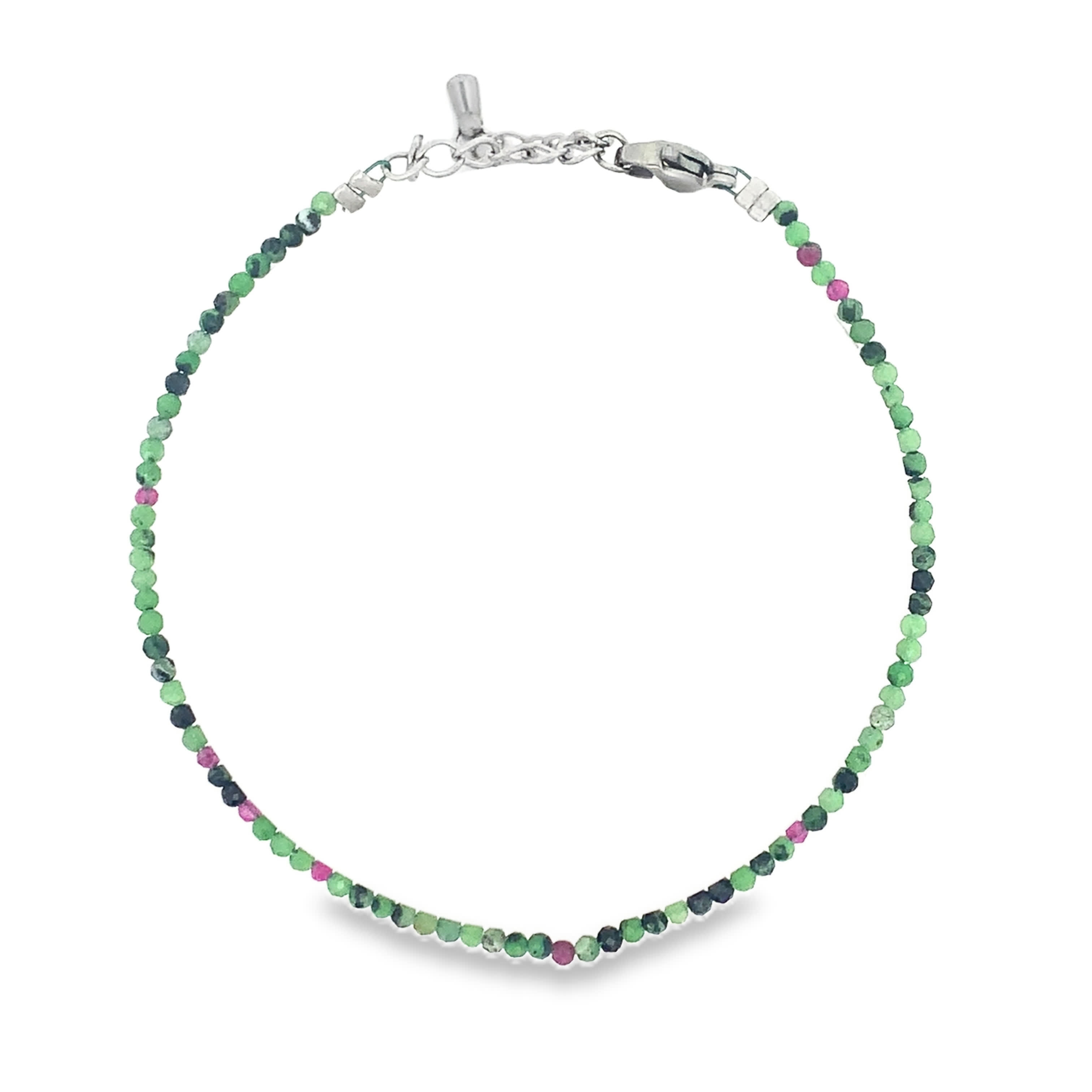 Bransoletka z koralików ze srebrzonej stali  z okrągłymi kamieniami w kształcie kaboszonu