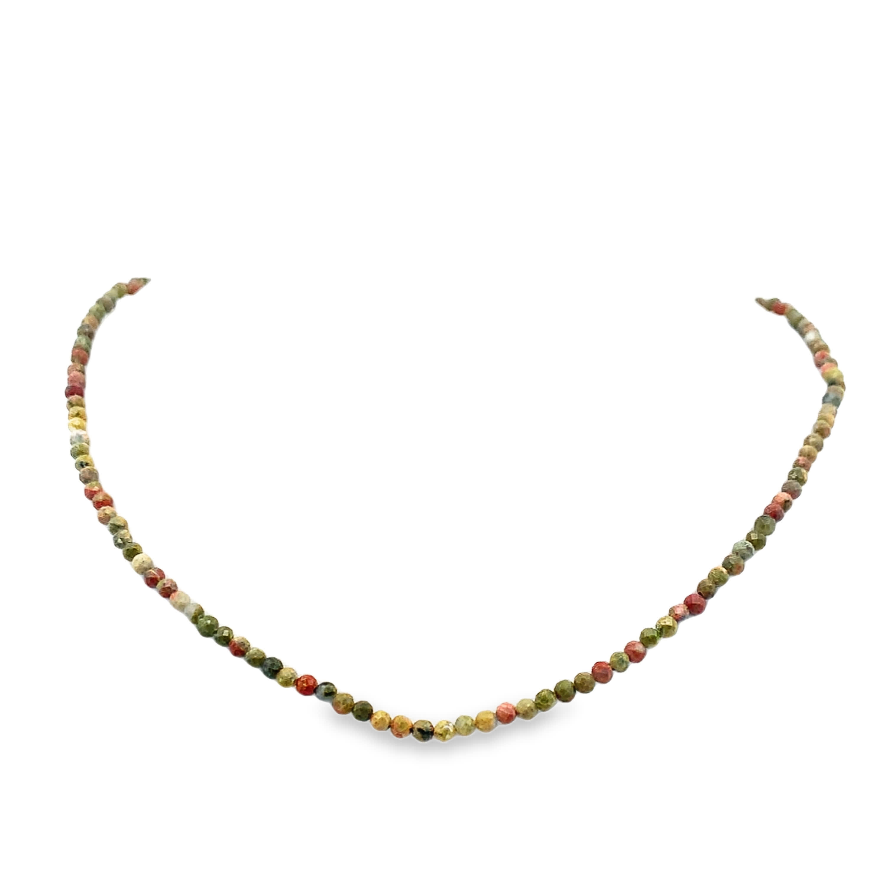 Elegancki naszyjnik z koralików z naturalnymi kolorowymi kamieniami