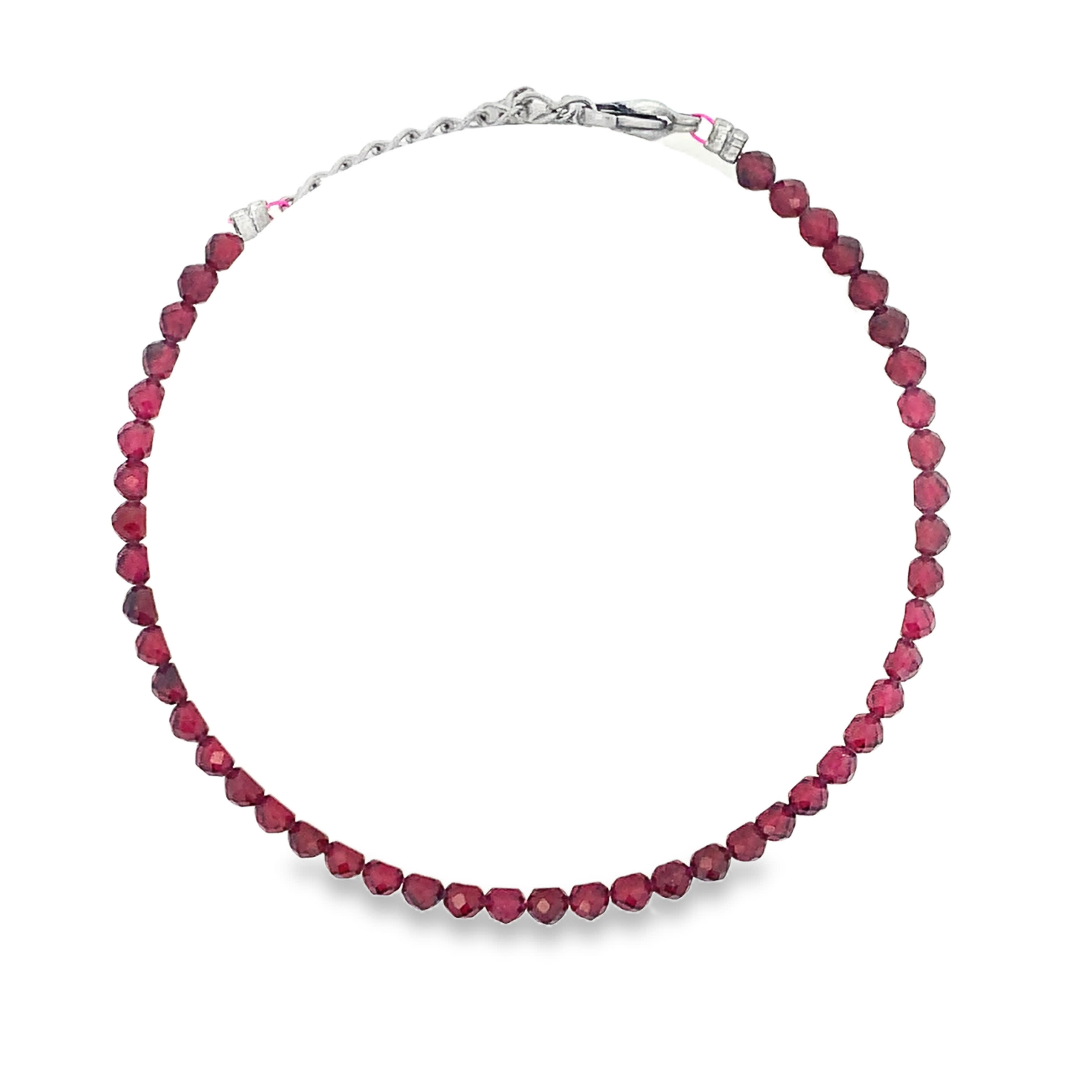 Srebrzona bransoletka z koralikami i okrągłymi kamieniami