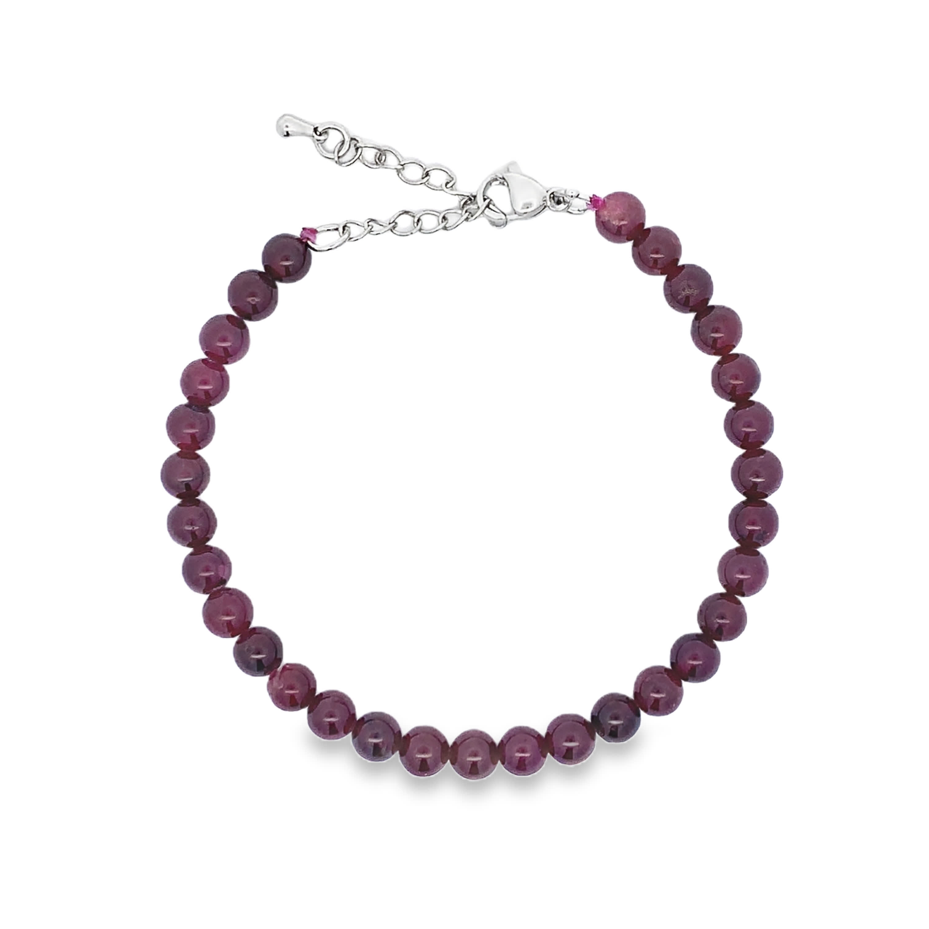 Bransoletka koralikowa z czerwonofioletowym granatem o szlifie kaboszonowym
