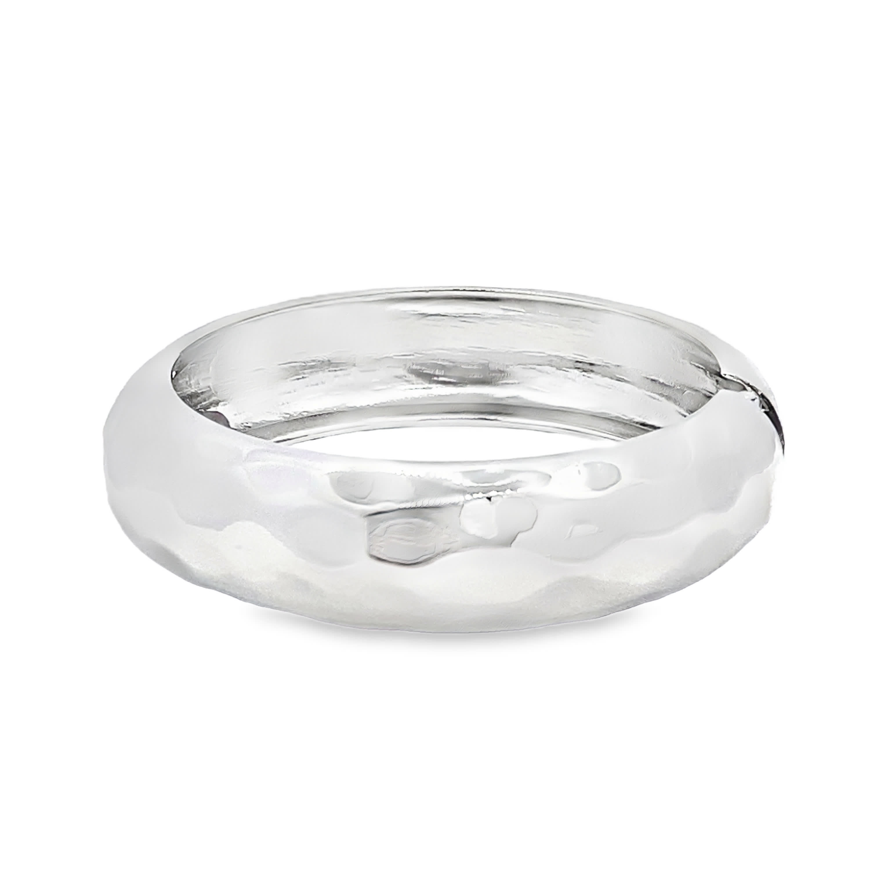 Elegancka srebrna młotkowana bransoletka