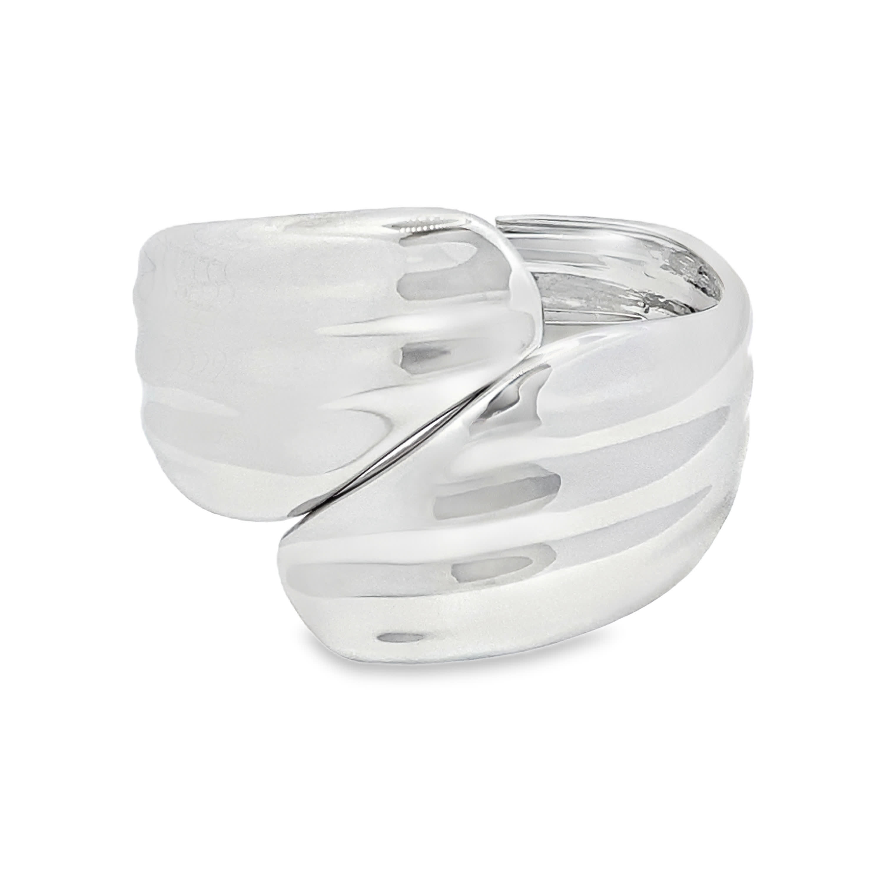 Współczesny platynowy pierścionek w wykończeniu z białego złota