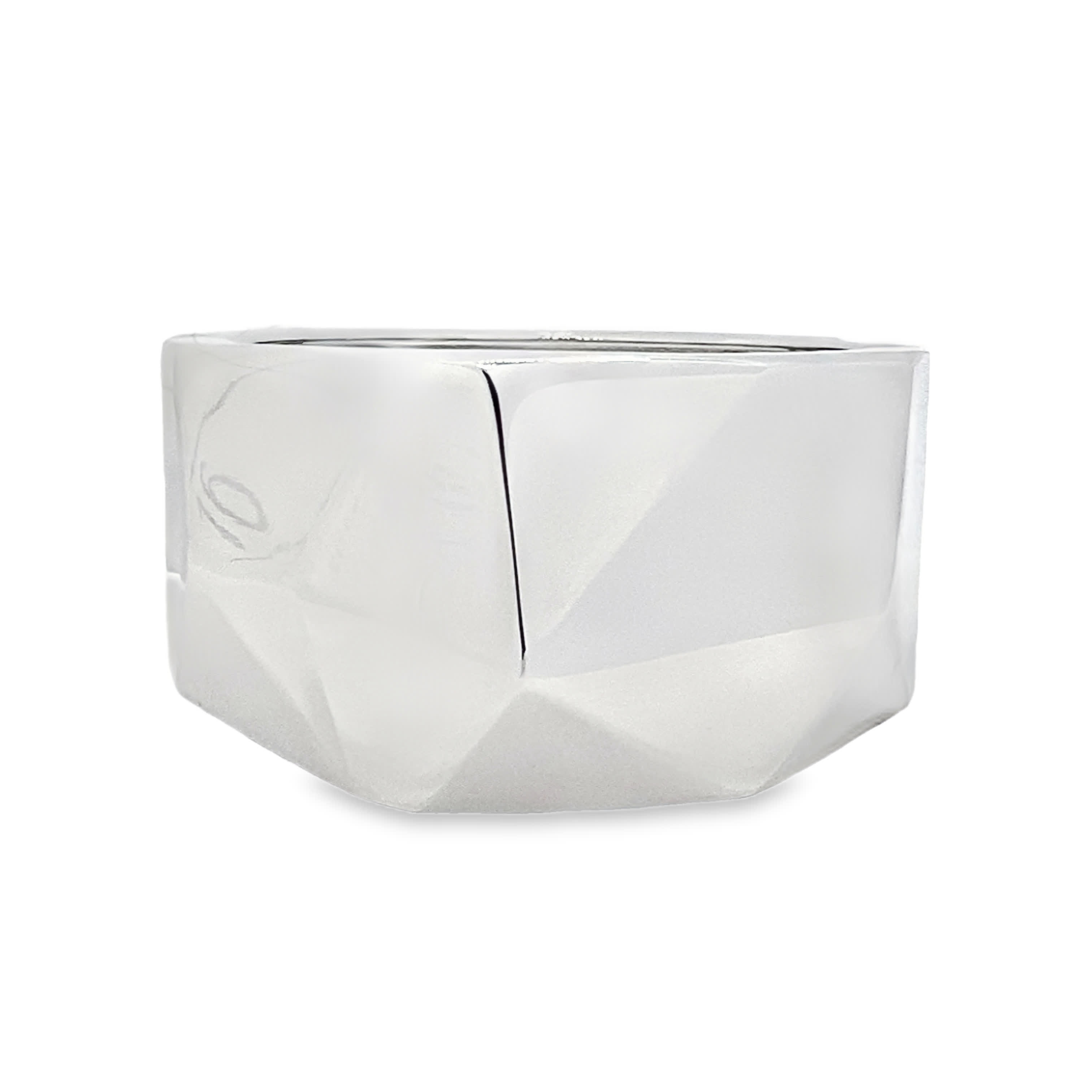 Nowoczesny geometryczny pierścionek z białego złota w kolorze srebrnym