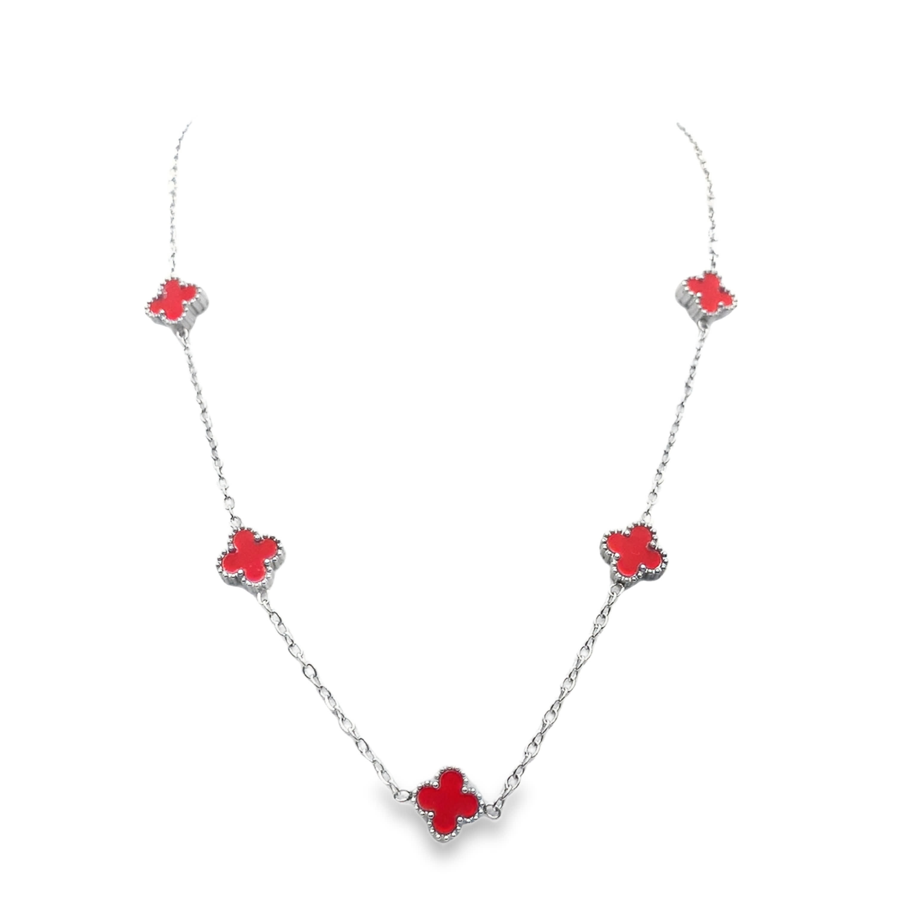 Naszyjnik ze srebra próby 925 z motywem koniczyny z czerwonego korala