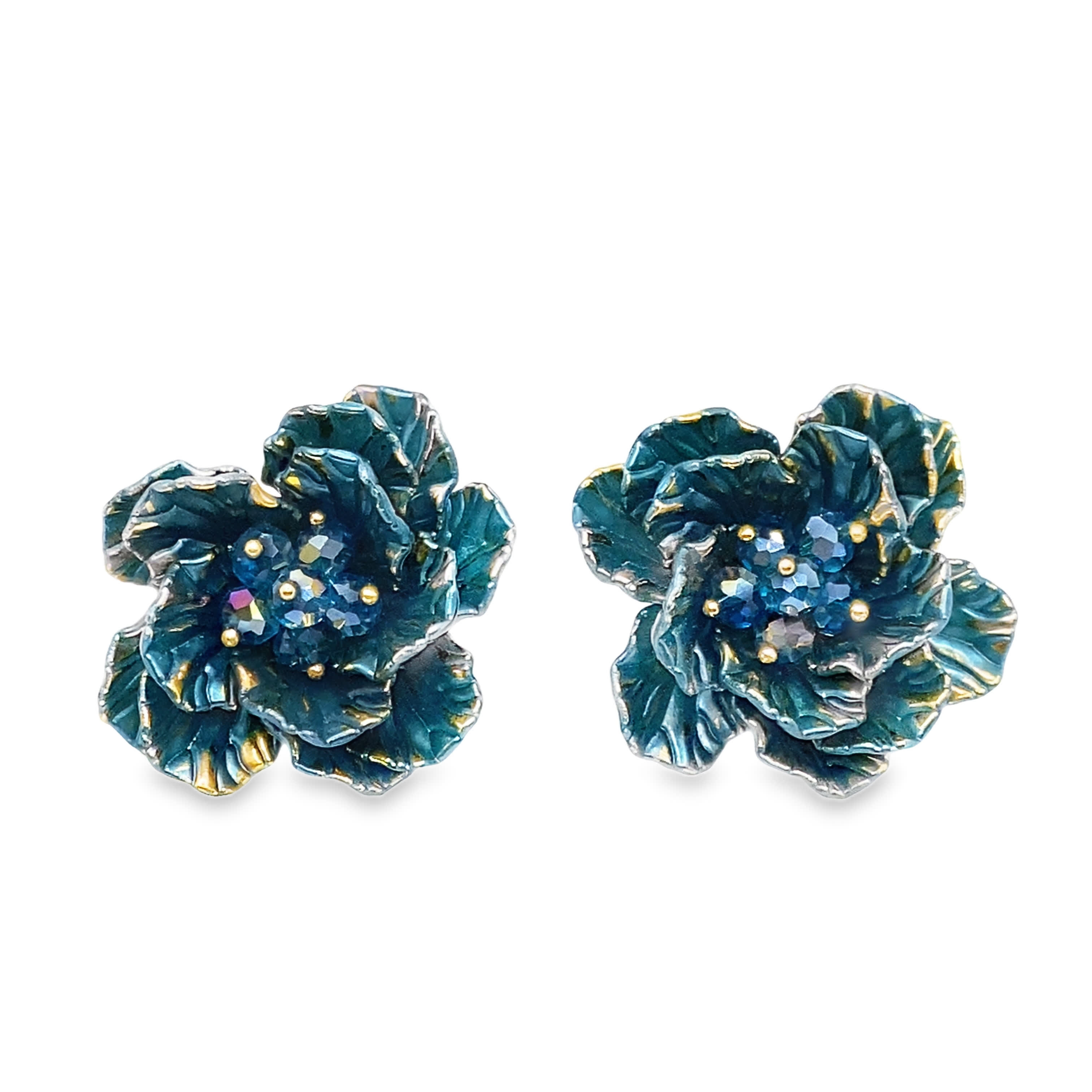 Kolczyki z niebieskimi kryształkami i kwiatami