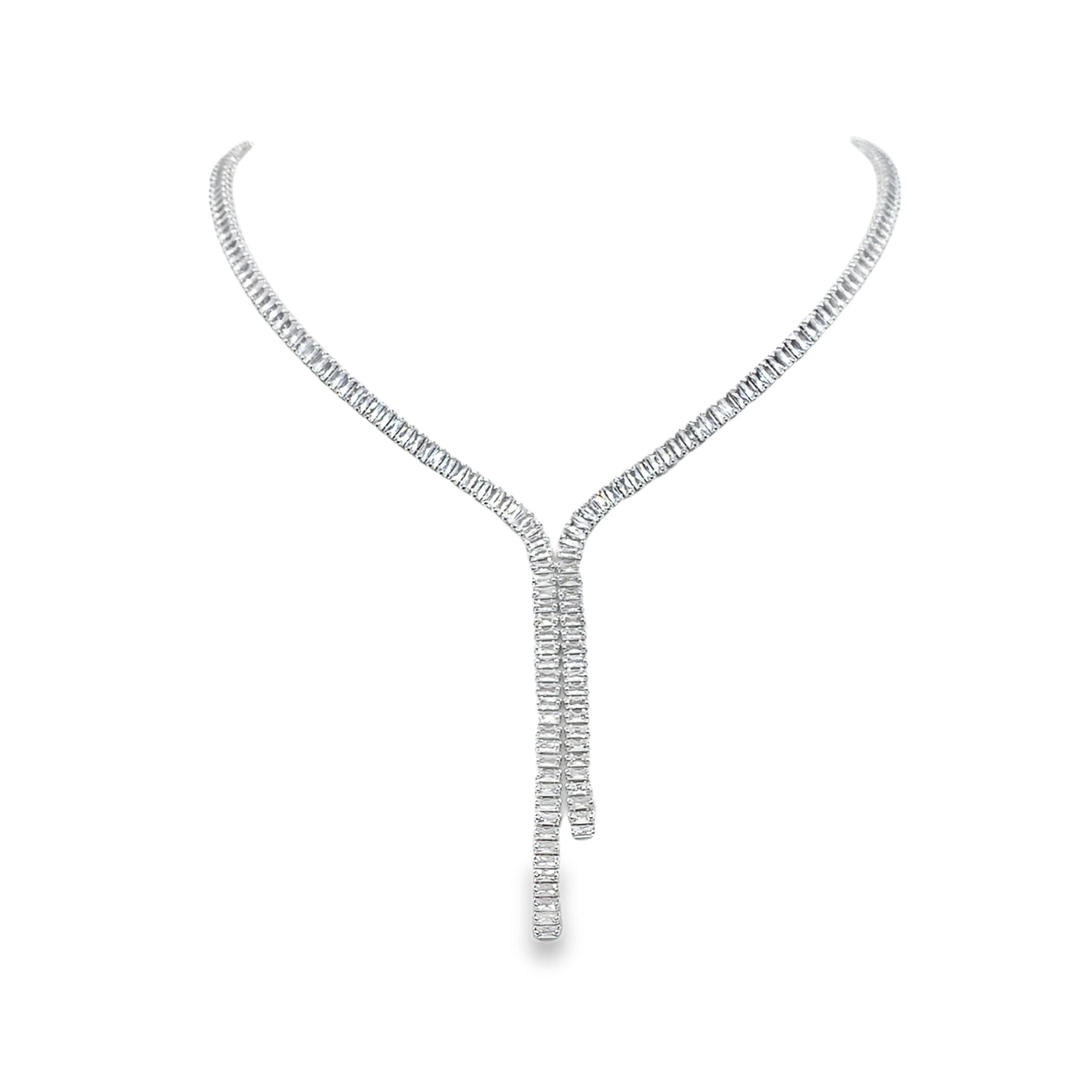 Elegancki naszyjnik z białego złota i srebra z diamentami w kształcie bagietki