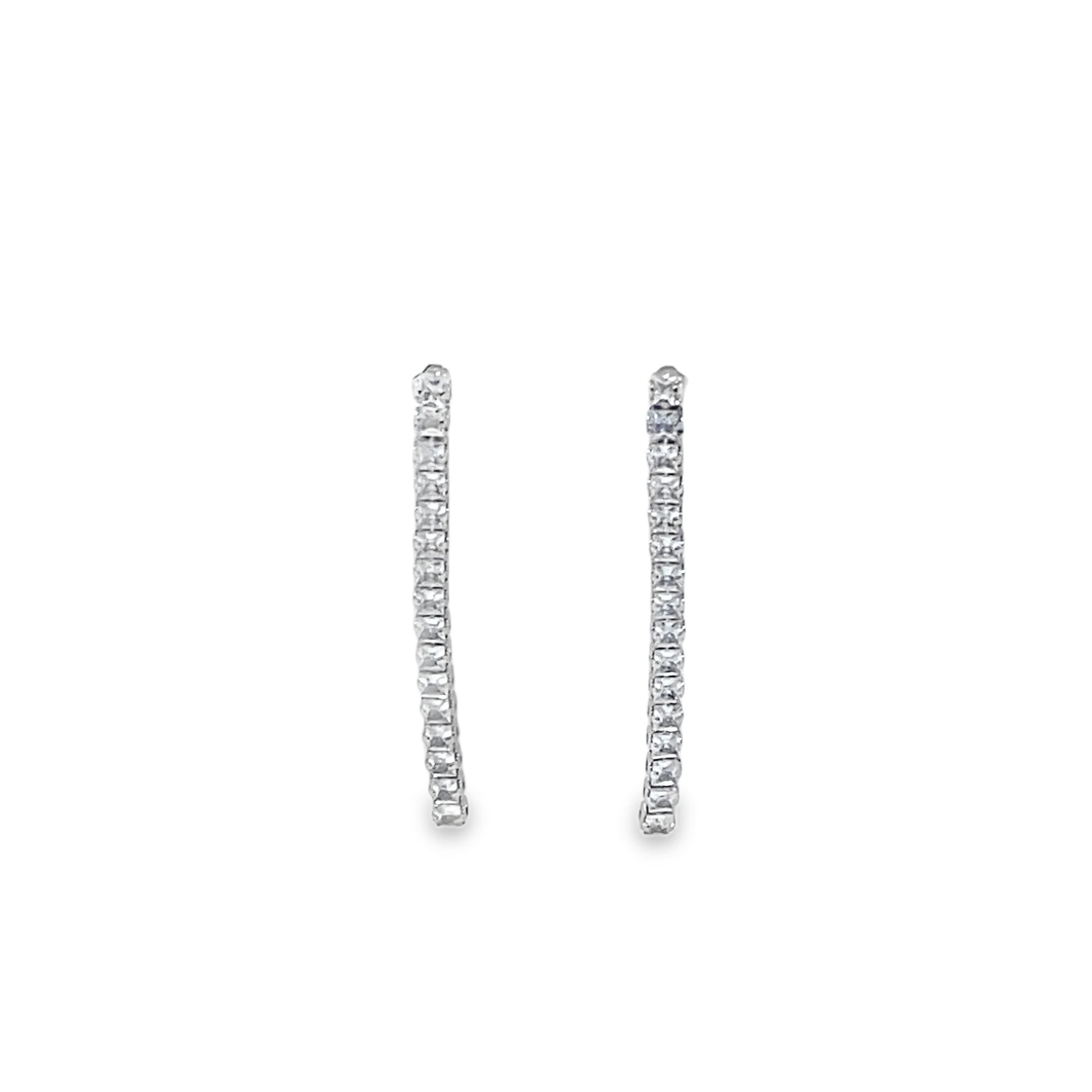 Eleganckie wiszące kolczyki z białego złota z kwadratowymi diamentami