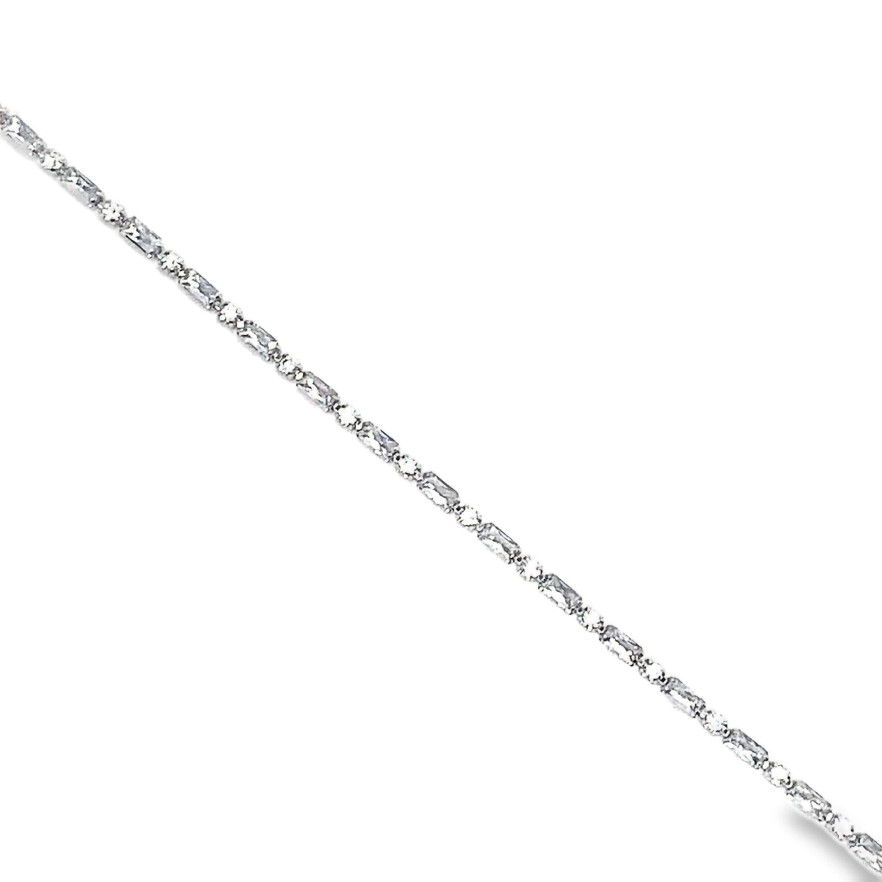 Naszyjnik z białego złota z diamentami w szlifie bagietkowym