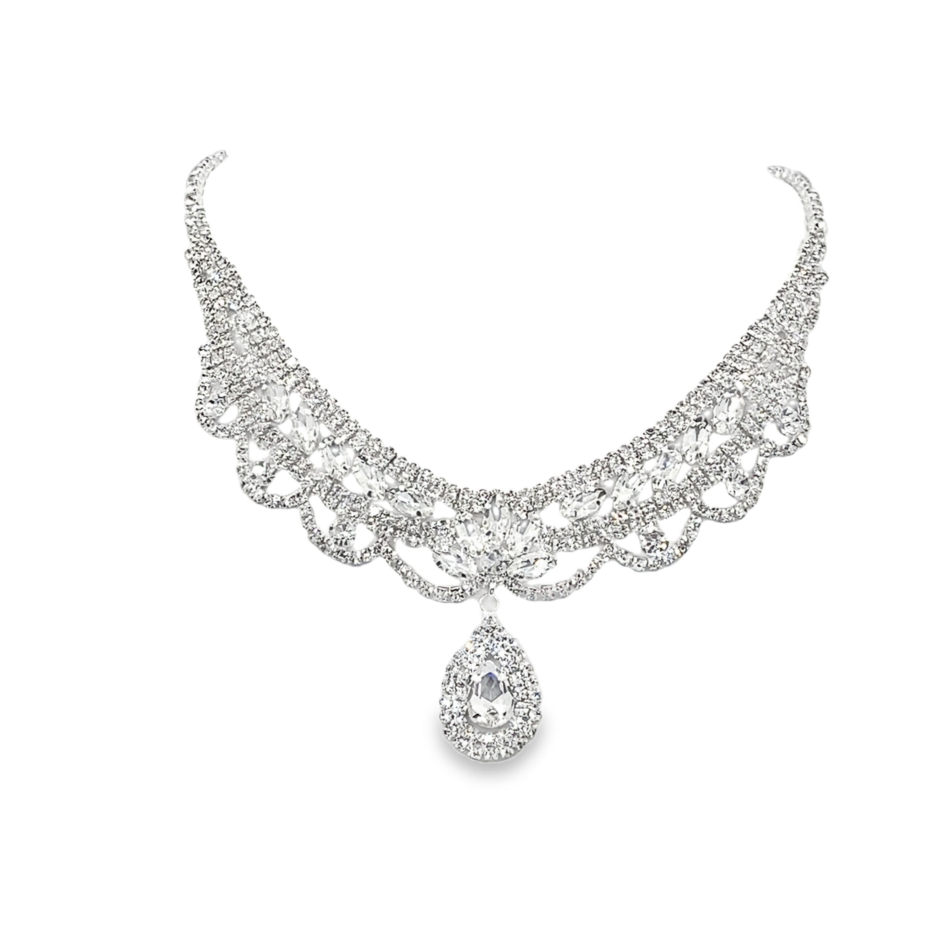 Elegancki naszyjnik z białego złota z diamentami