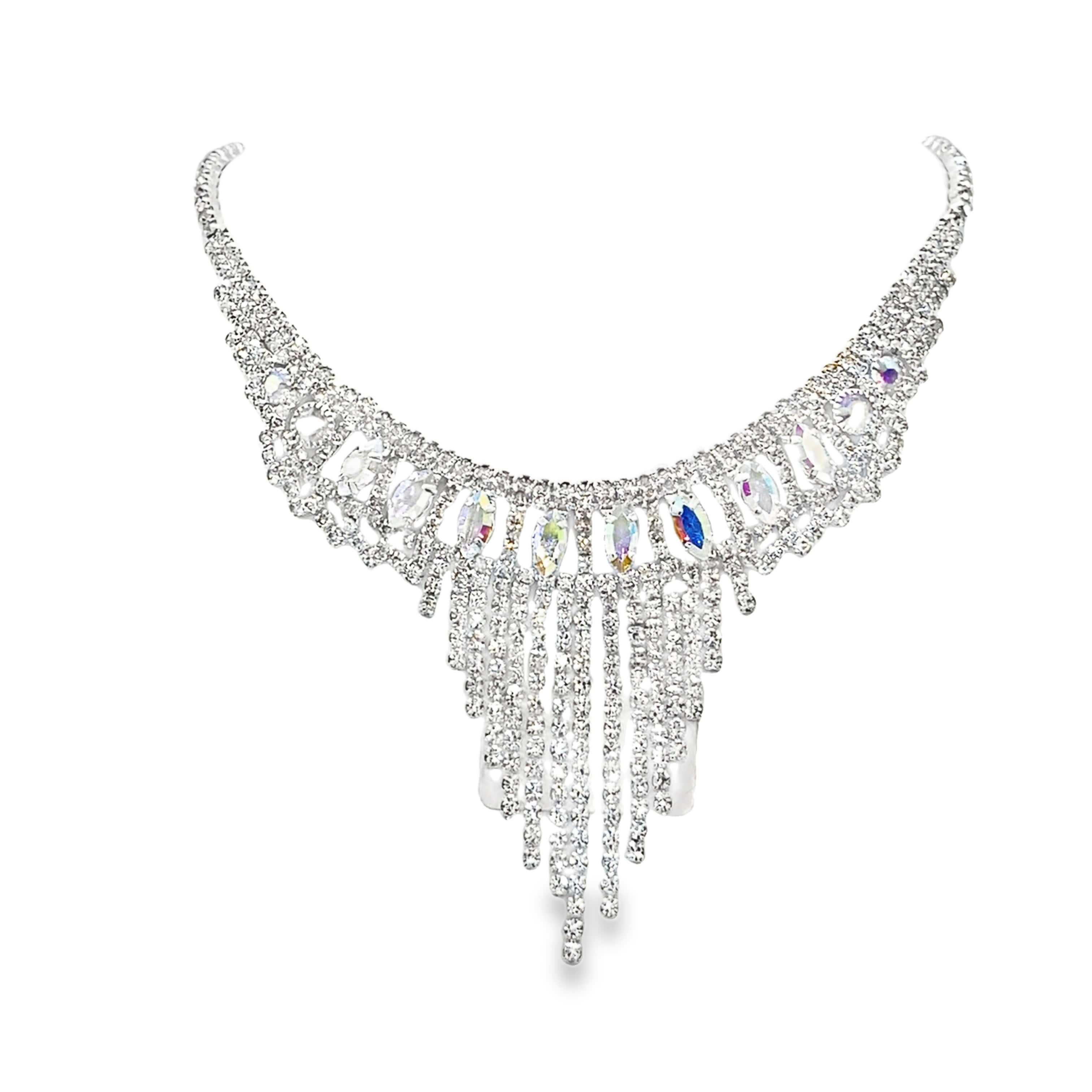 Elegancki srebrny naszyjnik z diamentami i kryształowymi akcentami