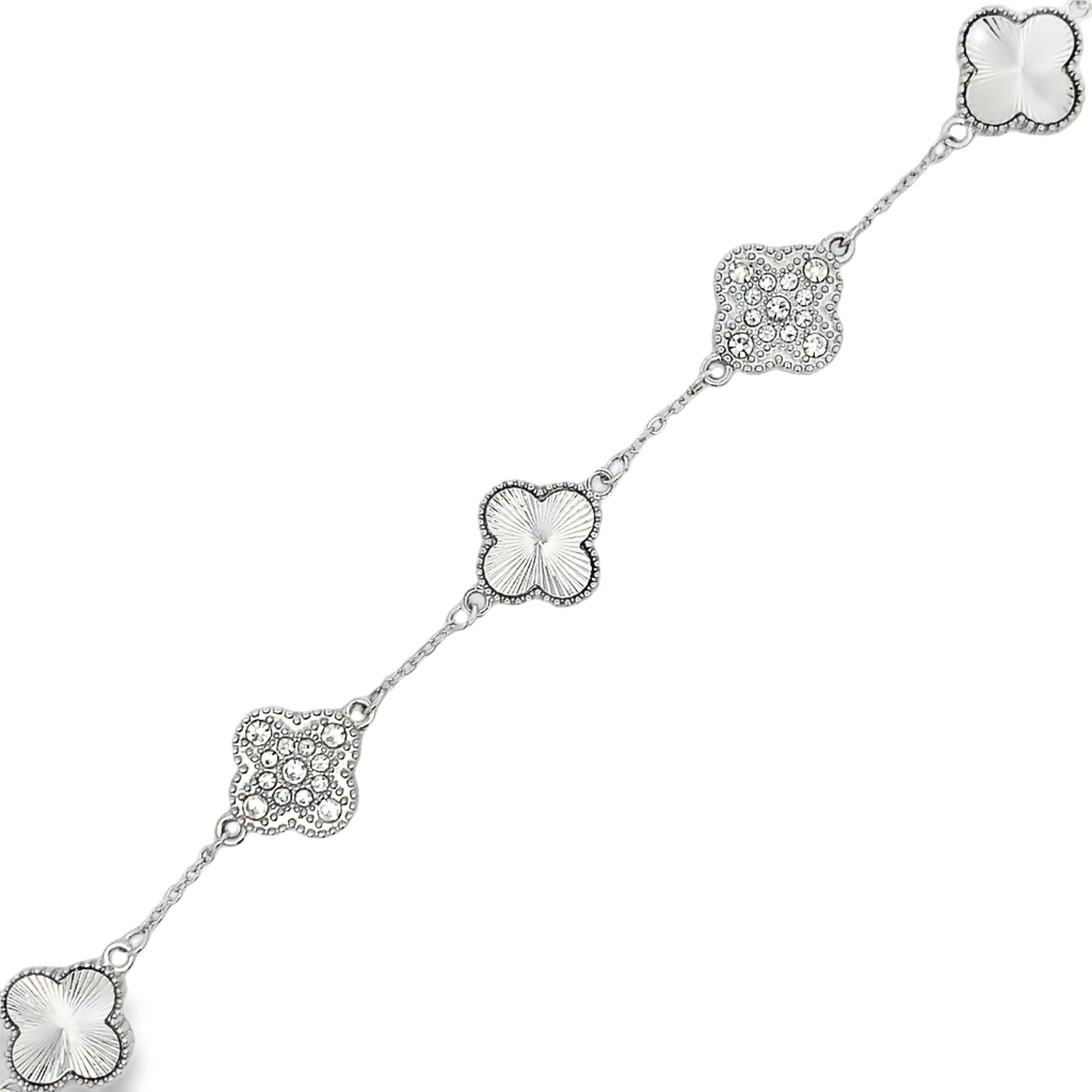 Elegancki naszyjnik łańcuszkowy z posrebrzanego metalu z motywami koniczynek z cyrkoniami