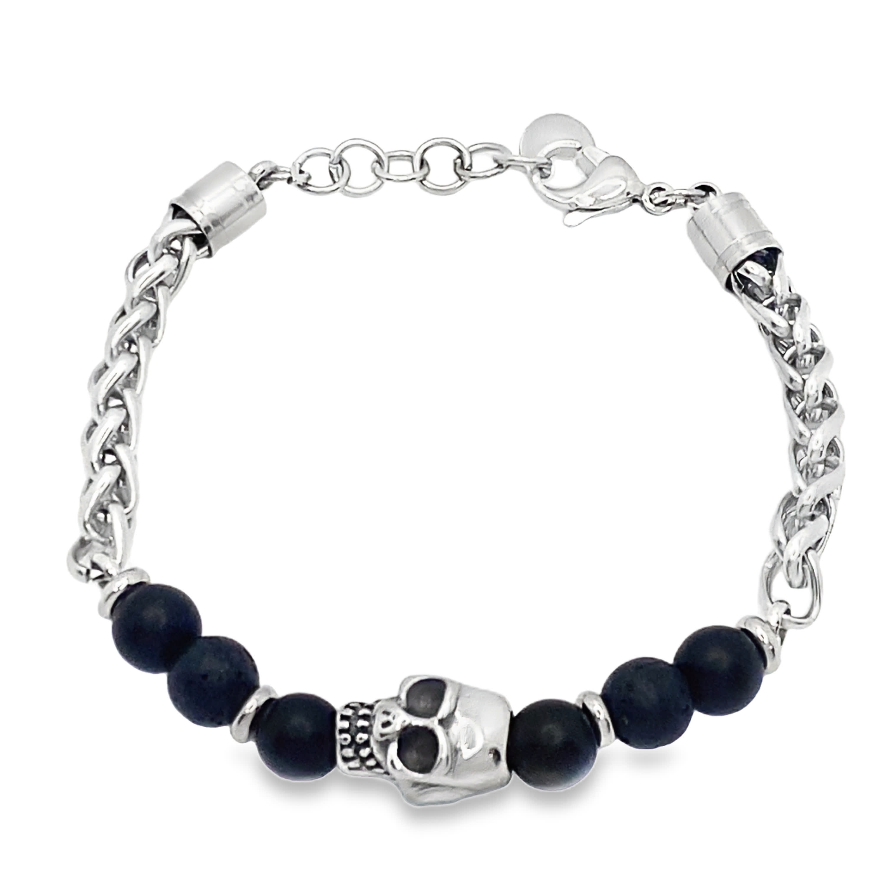 Bransoletka z koralików srebrzonych z wisiorkiem w kształcie onyksu i czaszki