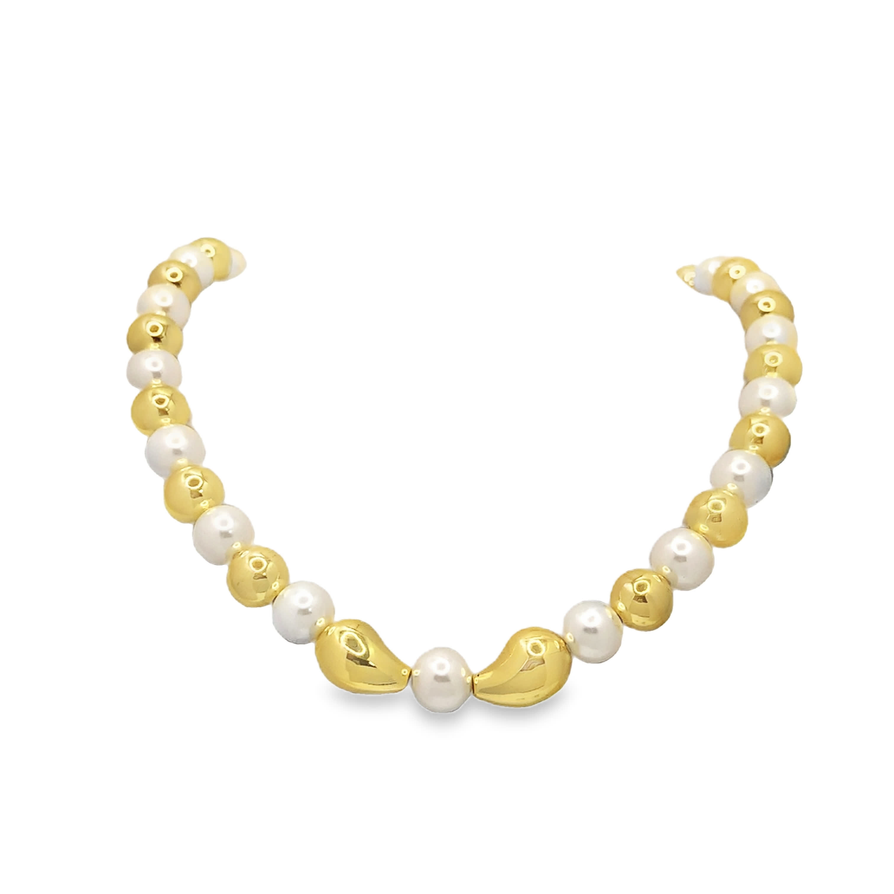 Elegant Pearl Necklace with Yellow Gold Accents