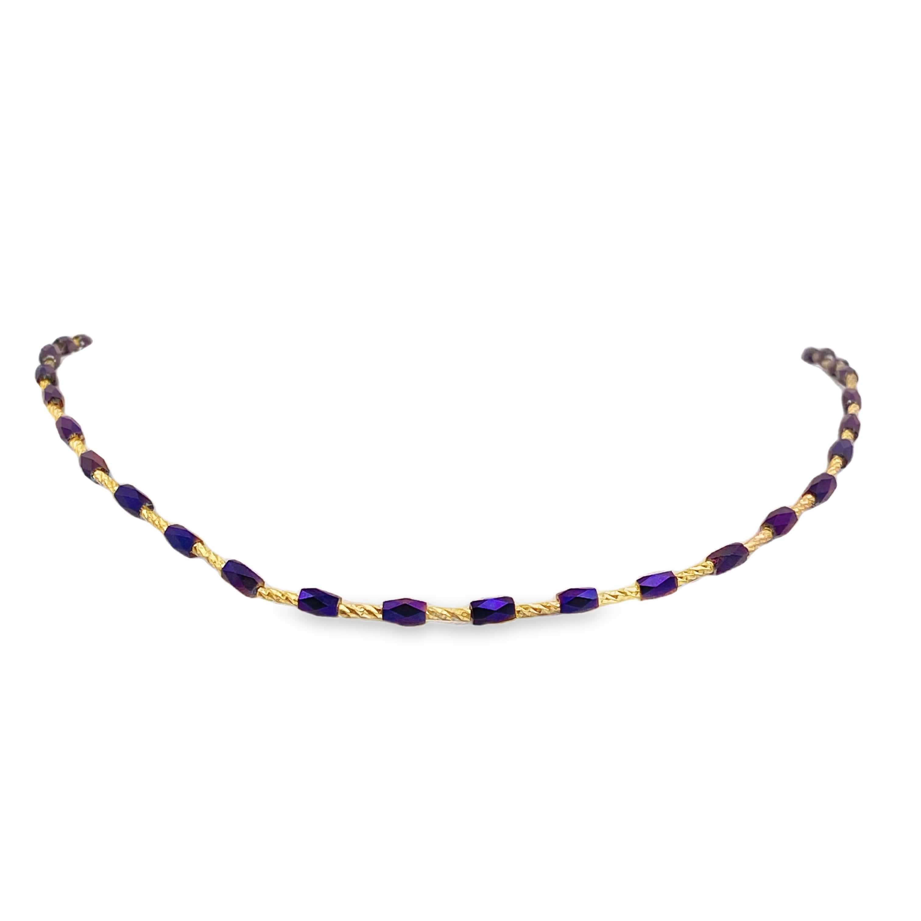 Elegancki naszyjnik z koralikami i akcentami ze złoconej stali