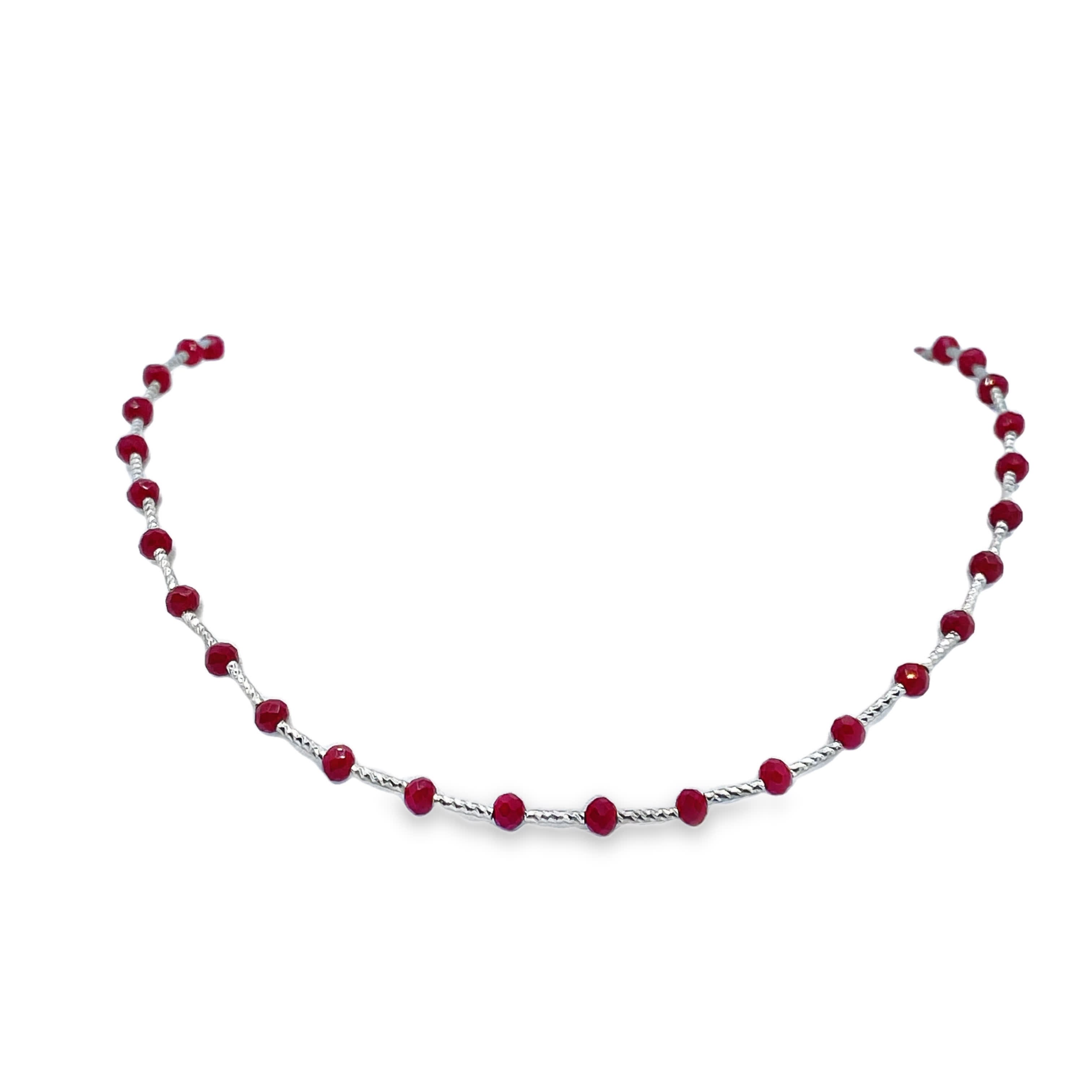 Naszyjnik z koralików ze srebrzonej stali  z okrągłymi rubinowymi koralikami o szlifie kaboszonowym