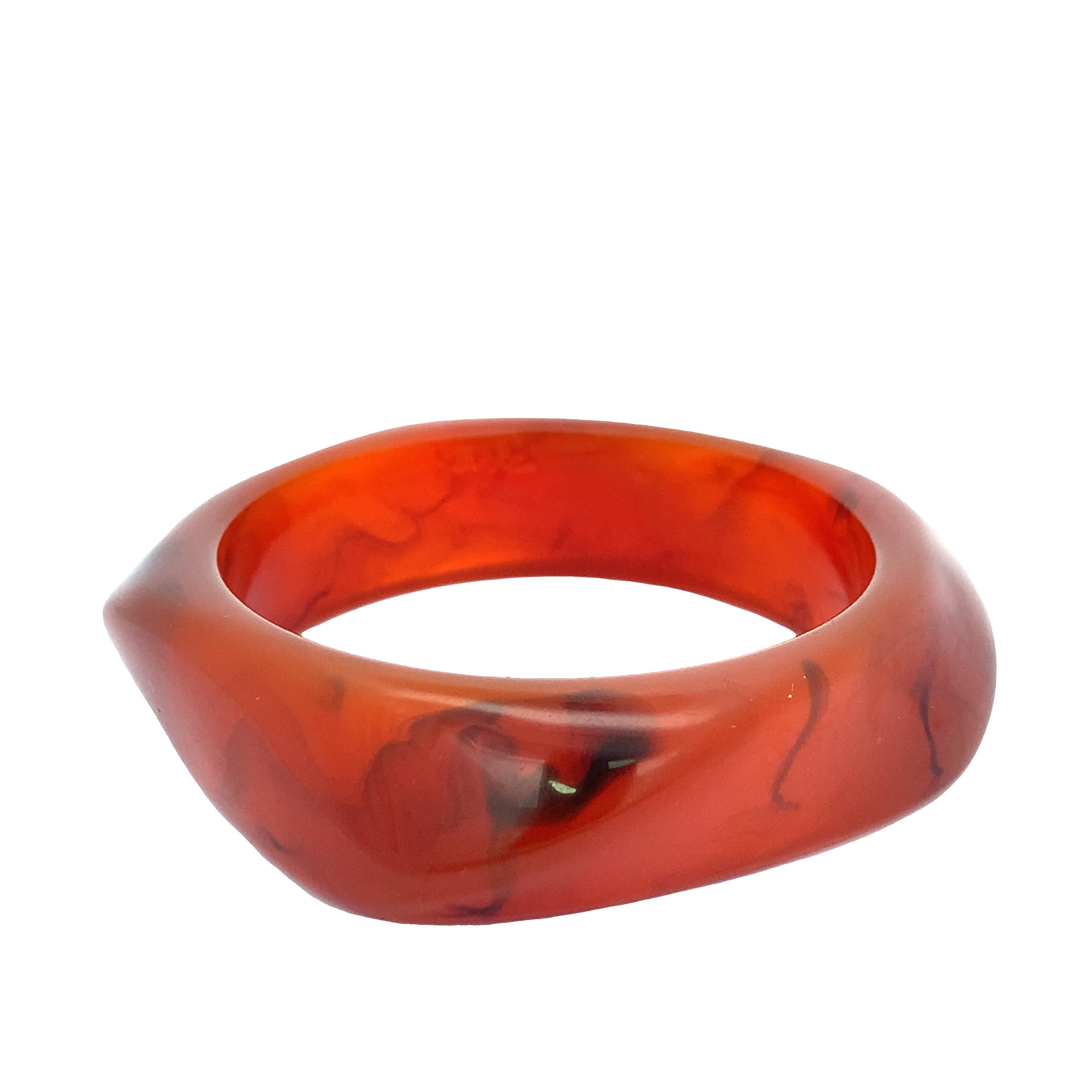 Bransoletka z kanciastym bursztynem i artystycznymi znakami