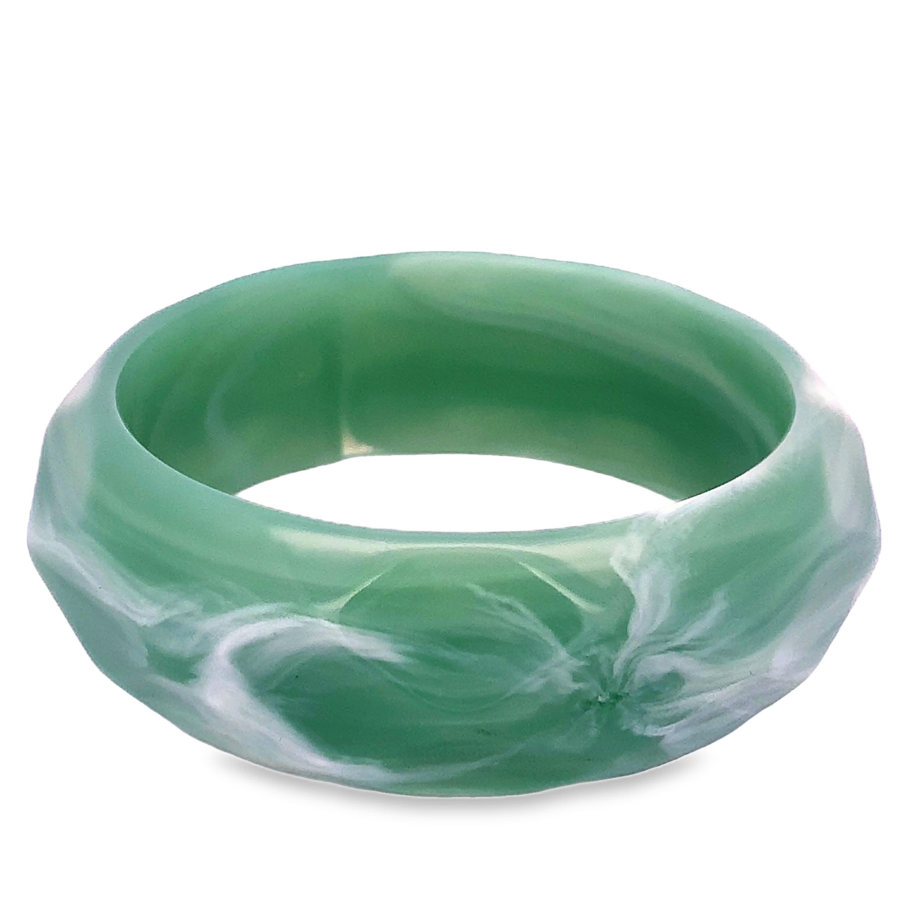 Bransoletka z zielonego jadeitu w kształcie kaboszonu, bez metalu