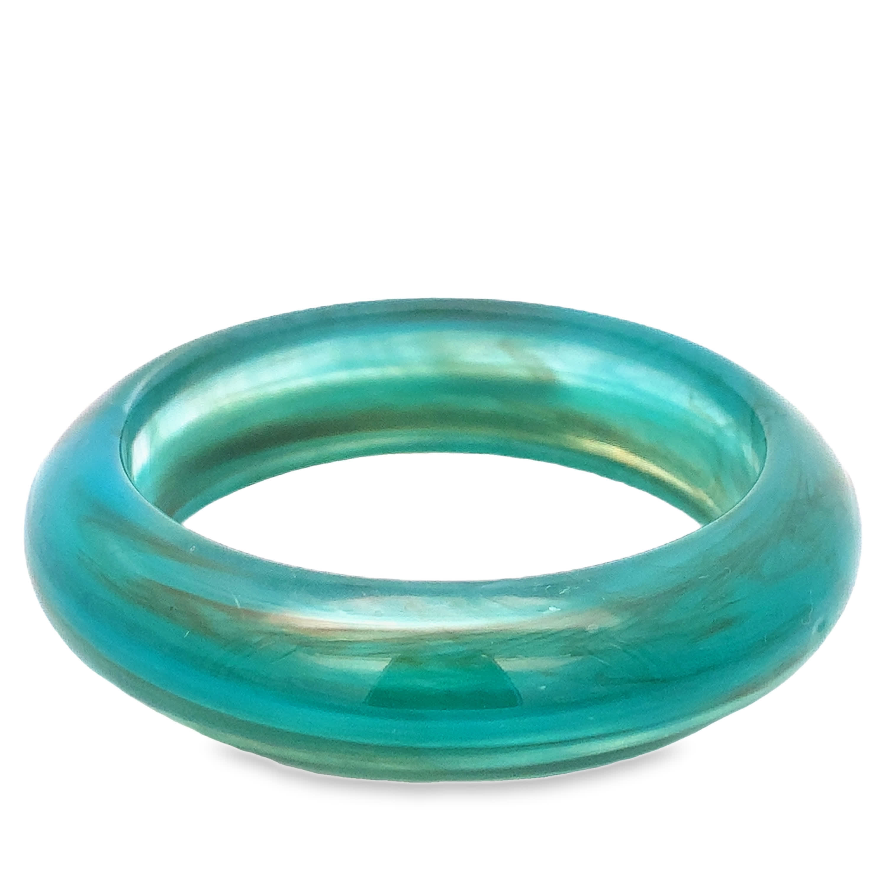 Współczesny pierścień z obrączką niemetalową