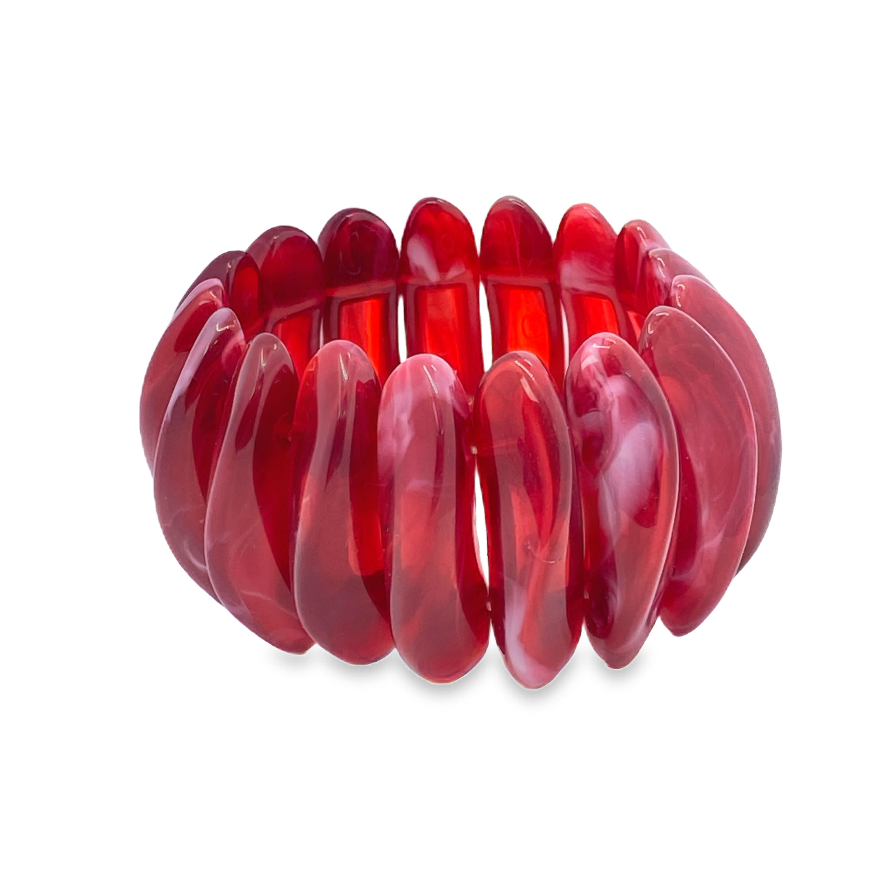 Bransoletka z koralików w kolorze czerwonym i białym