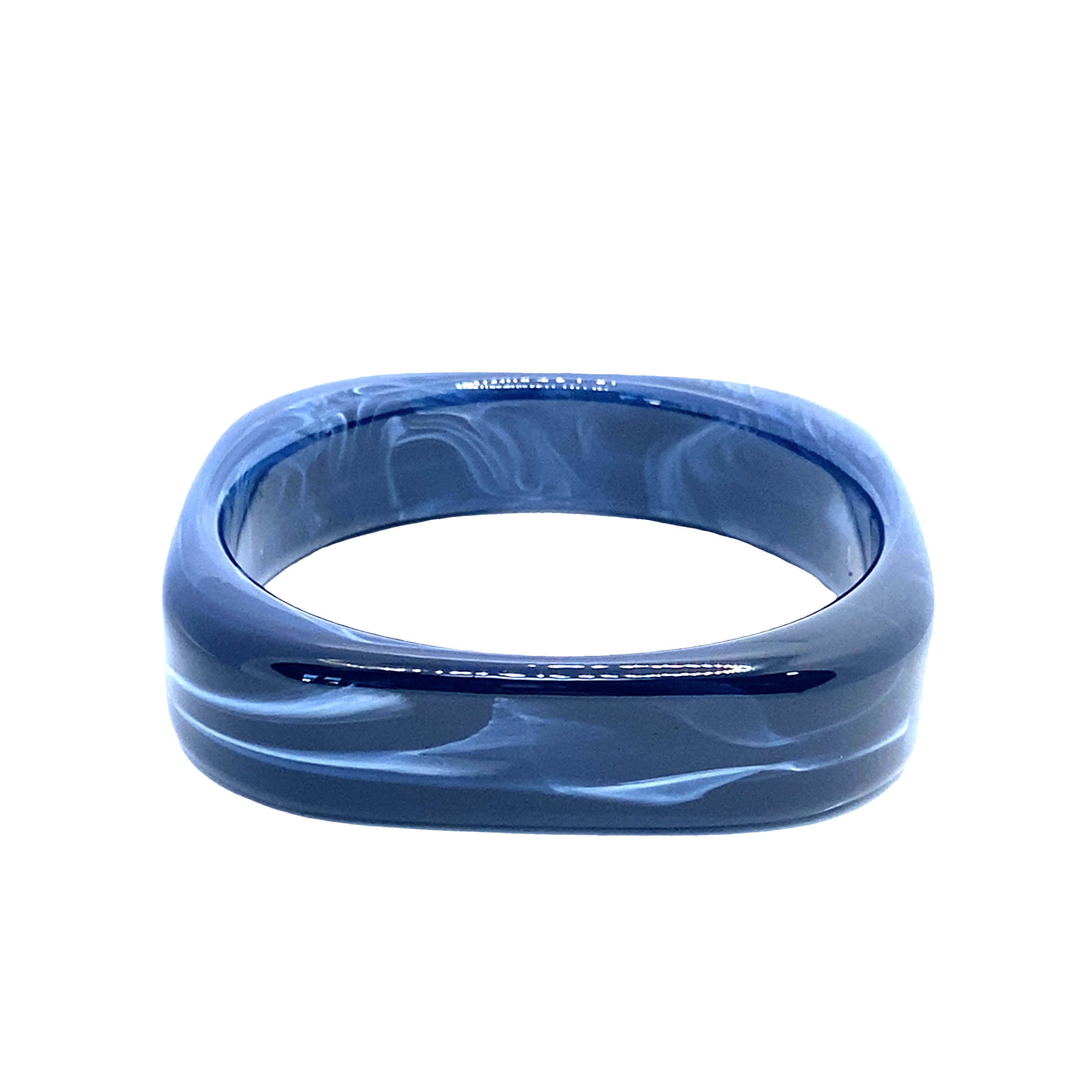 Bransoletka typu bangle z kwadratową sylwetką, bez metalu, z wytrawionymi detalami