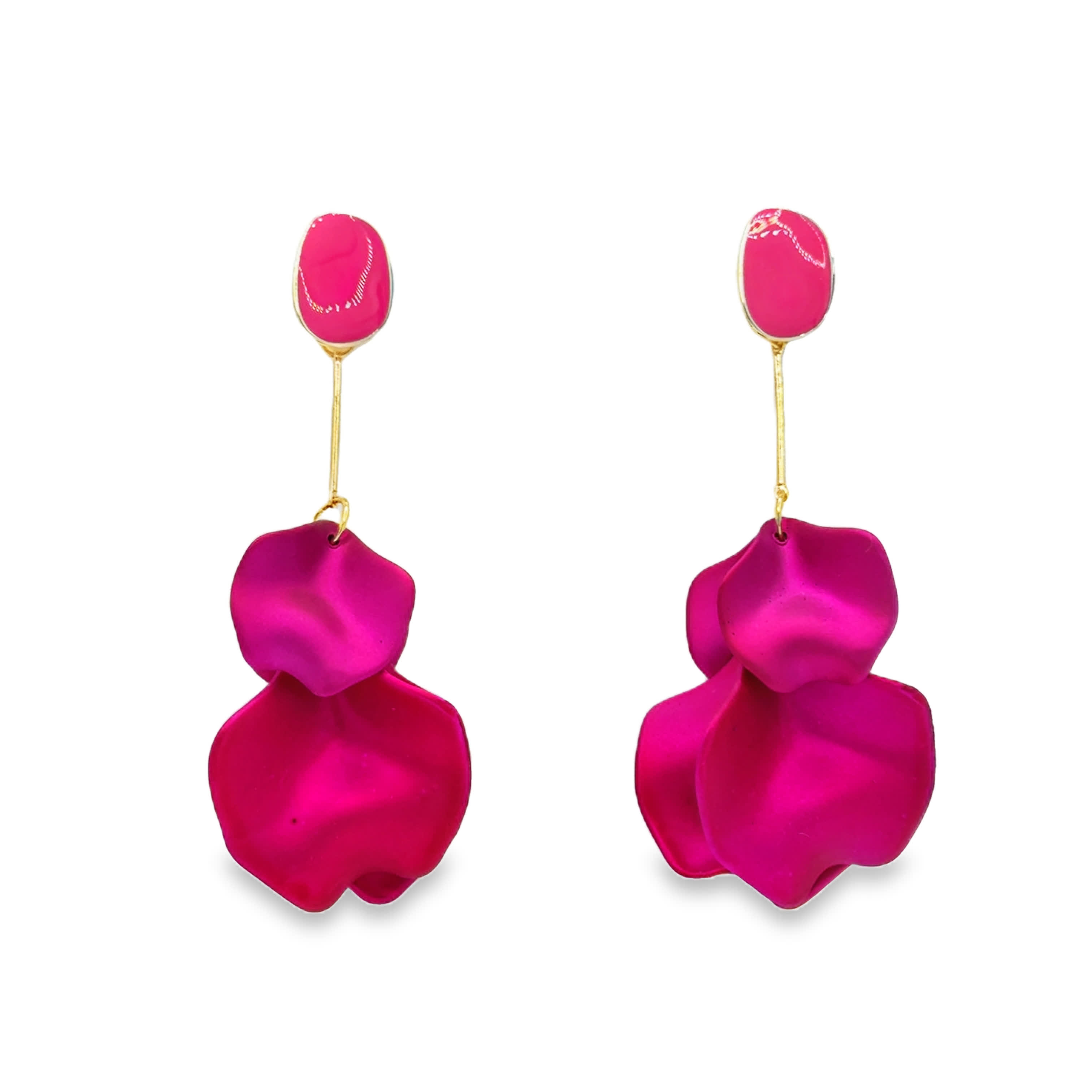 złocone wiszące kolczyki z wyrazistym wzorem płatków