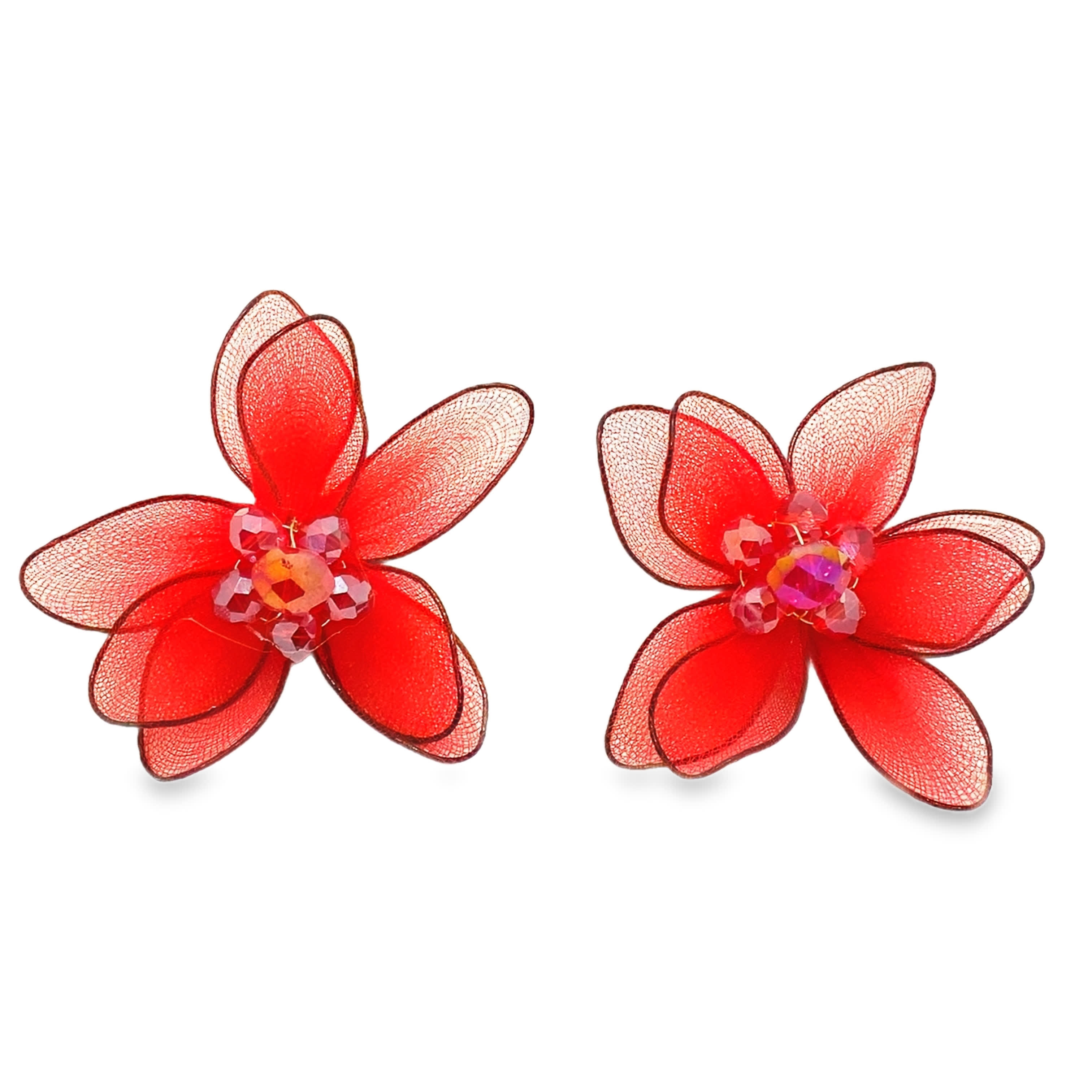 Kolczyki z czerwonymi kryształkami i kwiatowymi wzorami