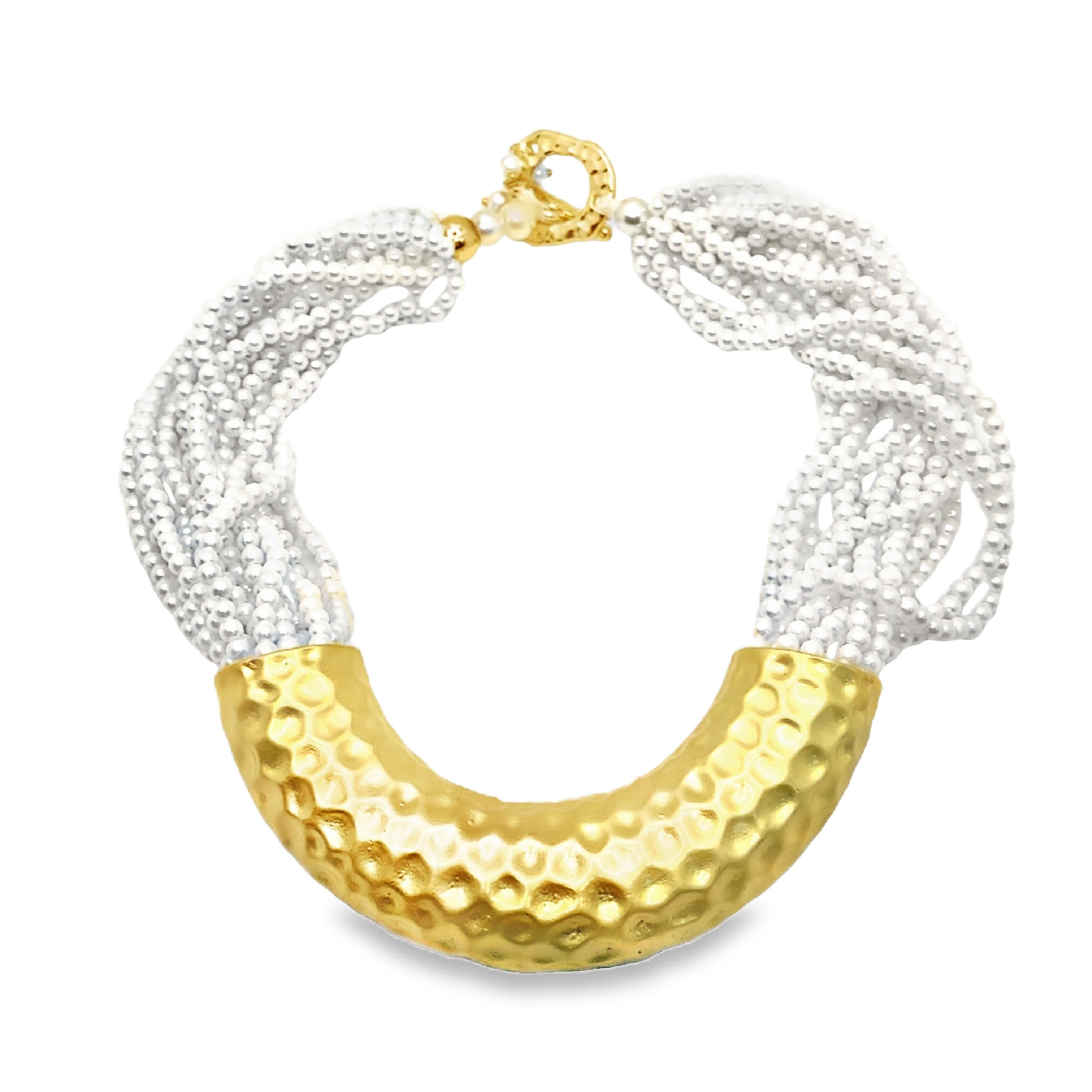 Elegancki naszyjnik z pereł z akcentem w odcieniu żółtego złota