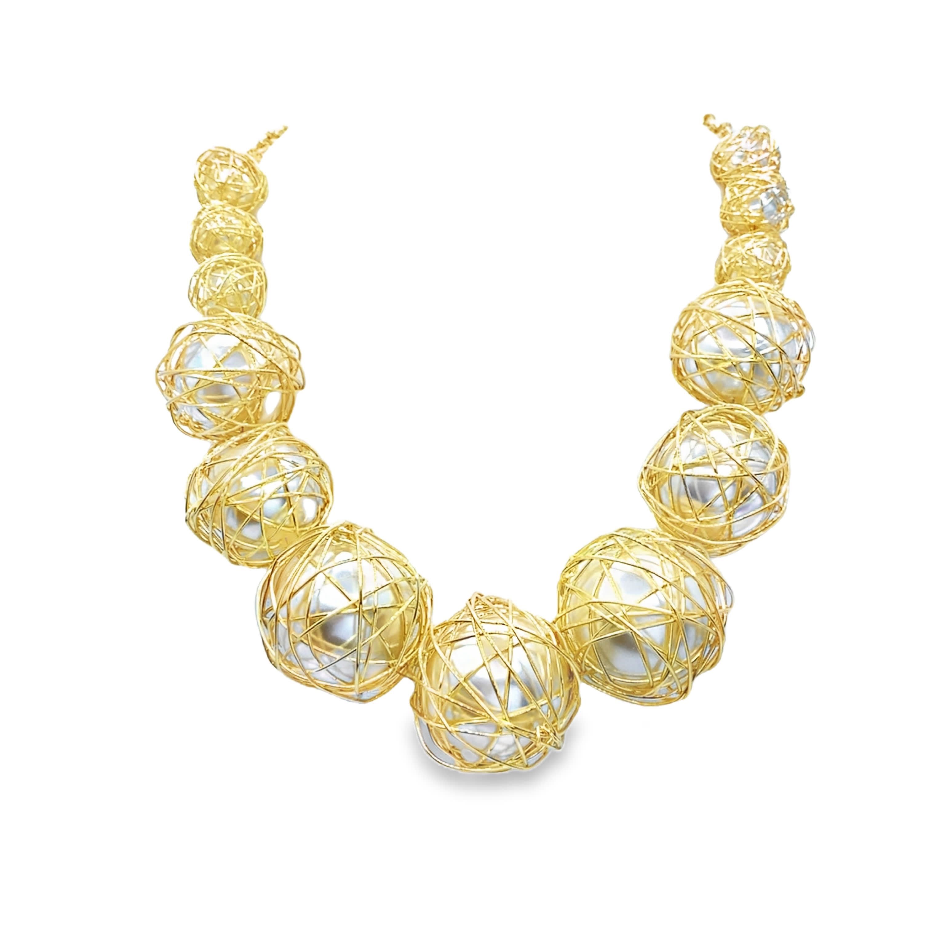 Naszyjnik z żółtego złota i pereł owinięty drutem