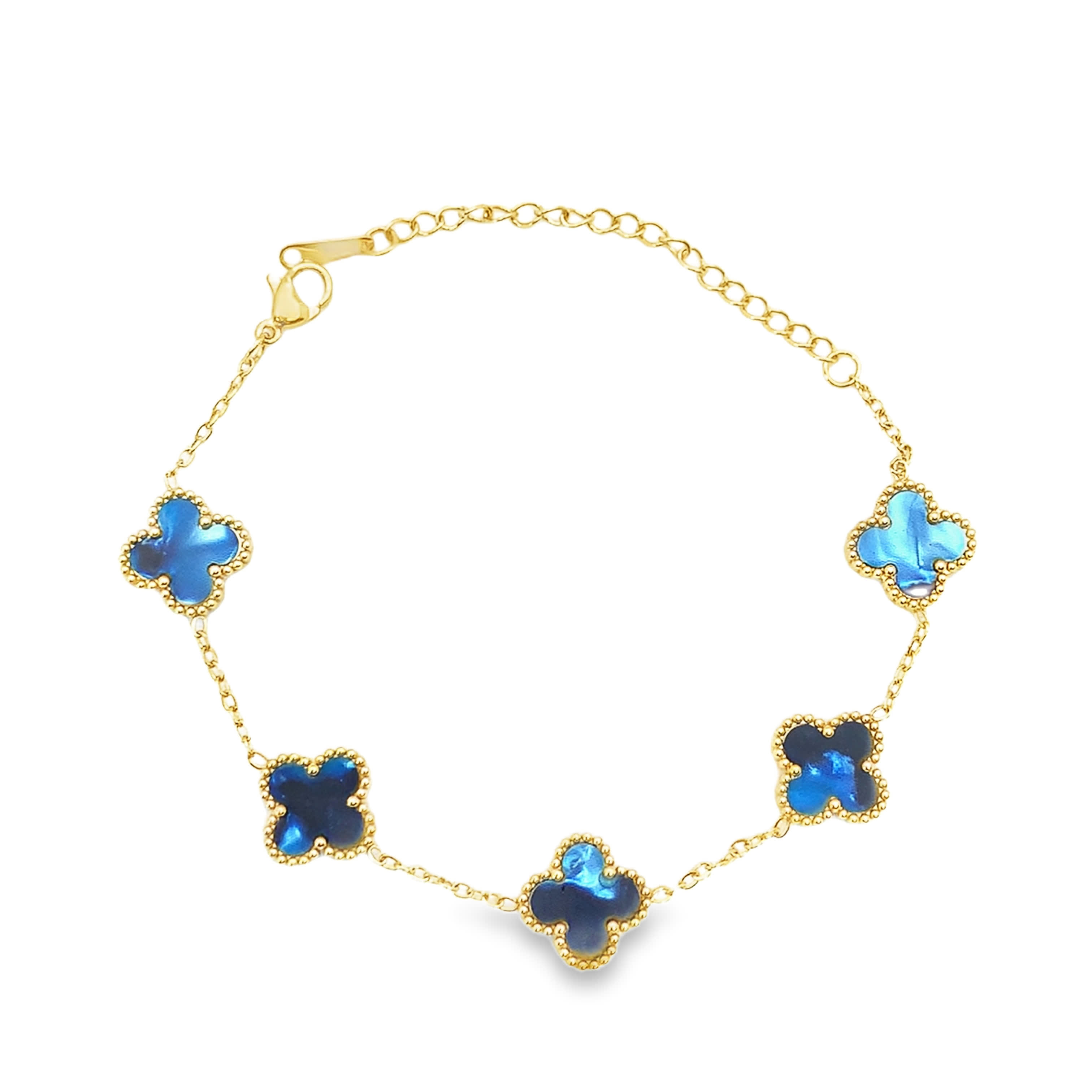 Bransoletka z żółtego złota z zawieszkami w kształcie koniczyny w kolorze niebieskim i opalowym