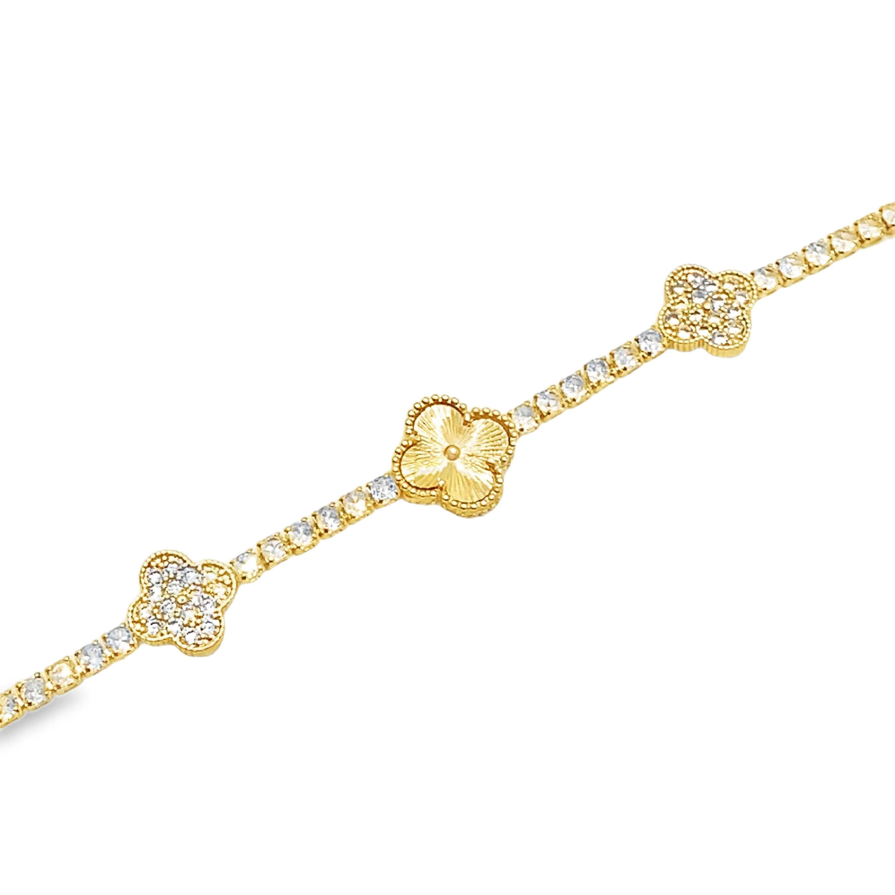 Bransoletka tenisowa w kolorze żółtego złota z diamentami i kwiatowymi akcentami