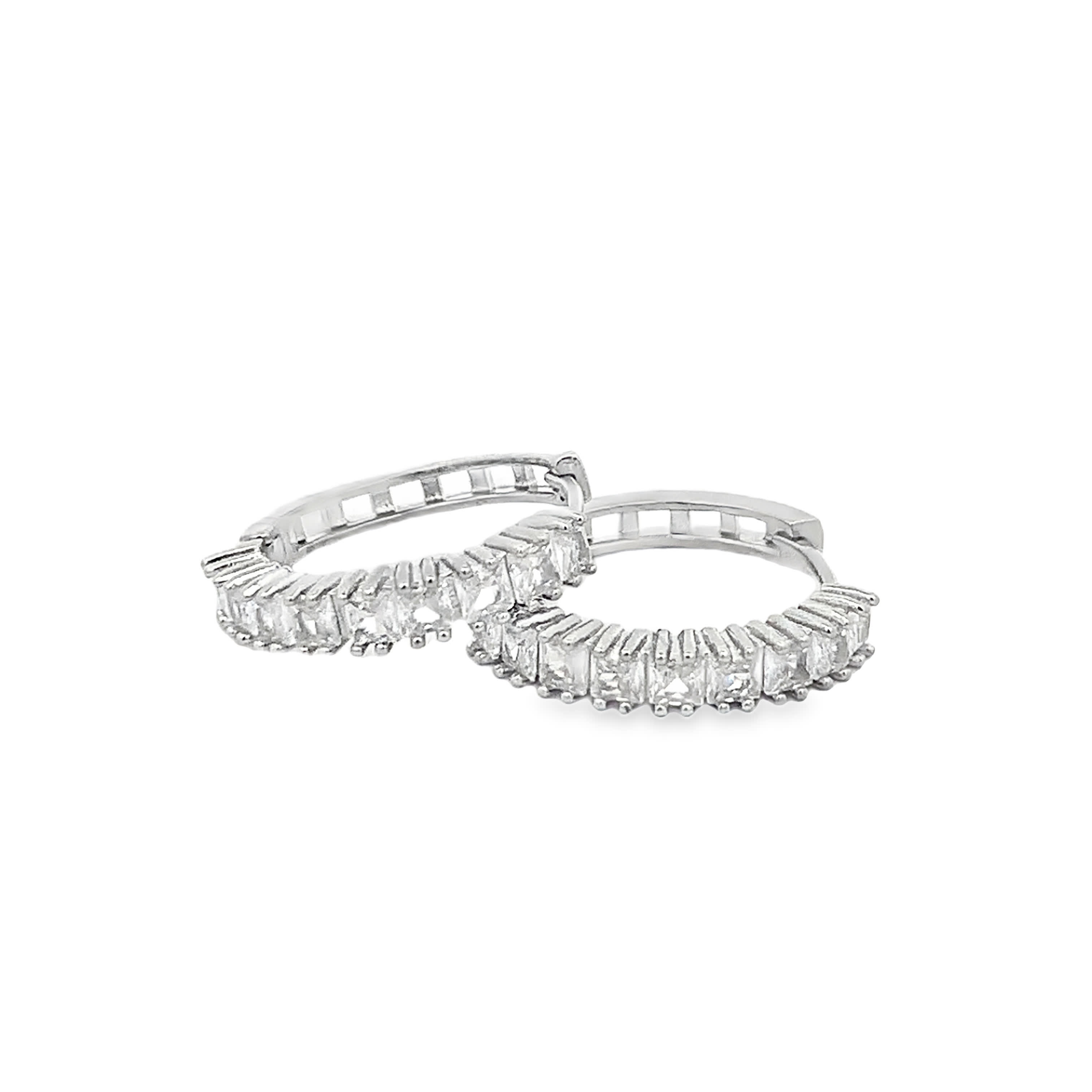 Kolczyki koła z białego złota z diamentami o szlifie bagietkowym