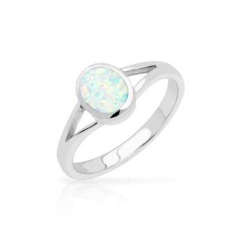 Pierścionek ozdobiony opalem białym srebrny
