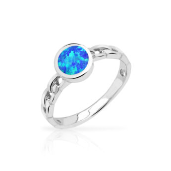 Pierścionek ozdobiony niebieskim opalem srebrny