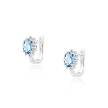 Kolczyki srebrne ozdobione niebieskim topazem w eleganckiej oprawie