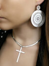Choker żmijka srebrny z krzyżem - obrazek 2