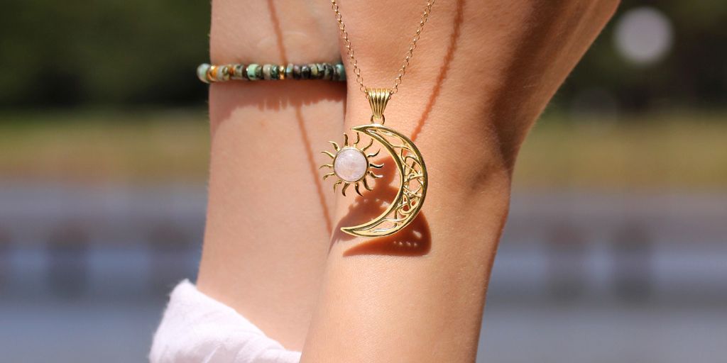 wlasciwosci kamienia ksiezycowego amulet