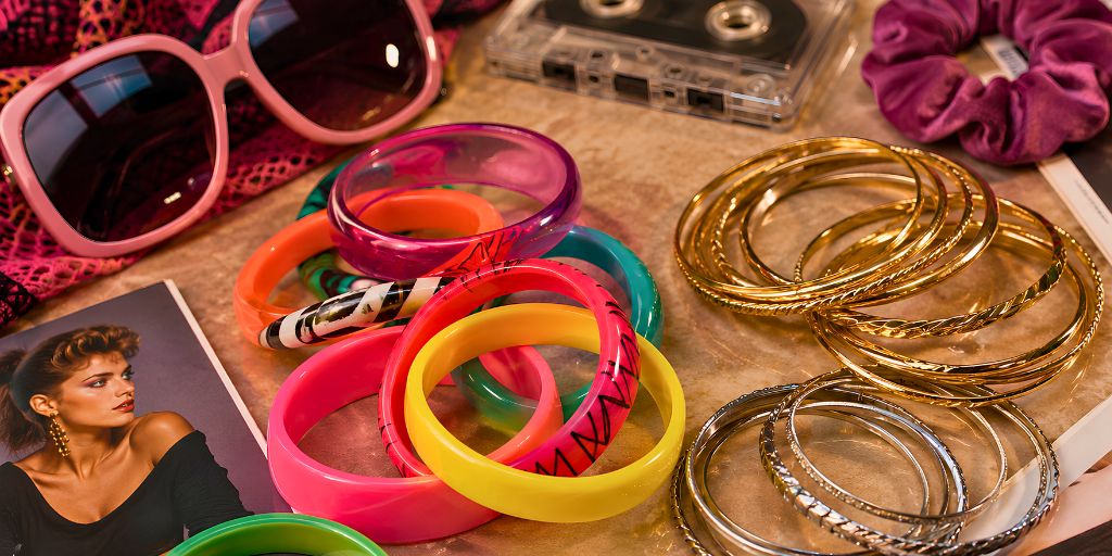 Biżuteria XXL: bransoletki bangle, które podbiły lata 80. i 90.