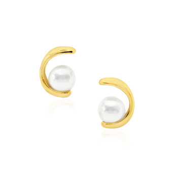 Złote kolczyki ze stali szlachetnej z naturalną perłą w oprawie półksiężyca