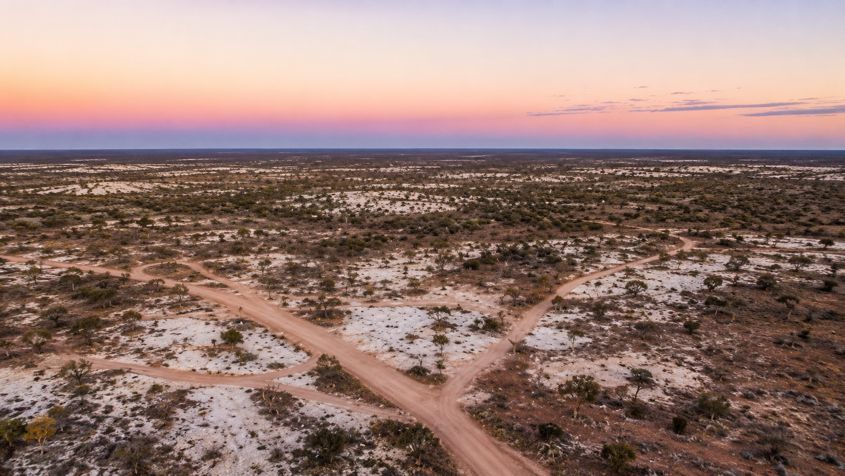 Lightning Ridge w Australii – miejsce występowania opalu i skamieniałości